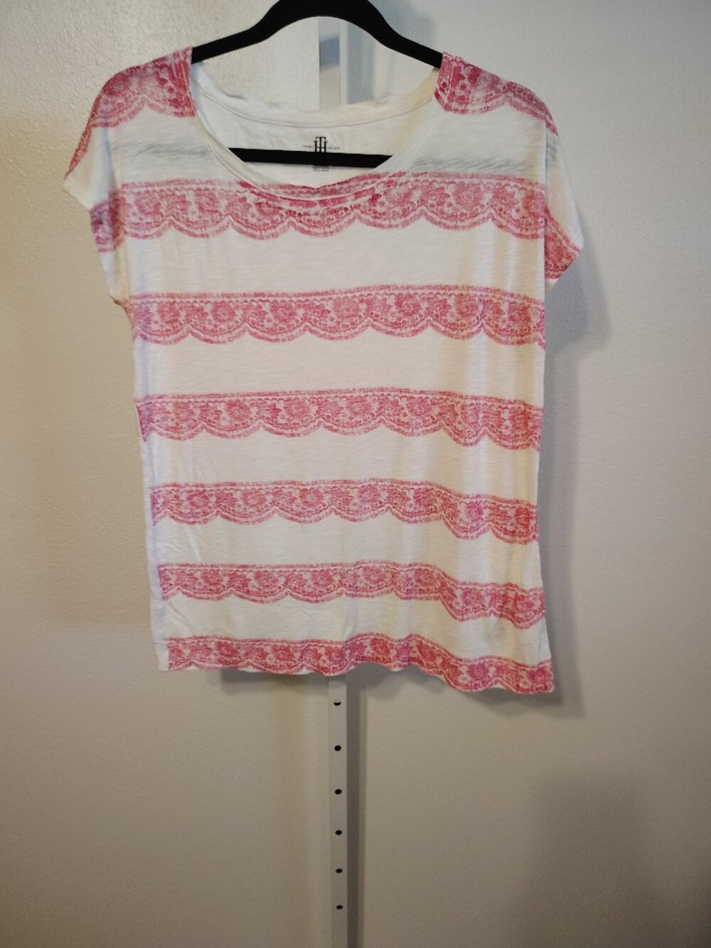 Tommy Hilfiger Women's Top Size Medium Short Sleeve Scalloped Lace Pattern